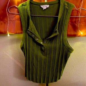 Stitch & Pine Crop Top size small